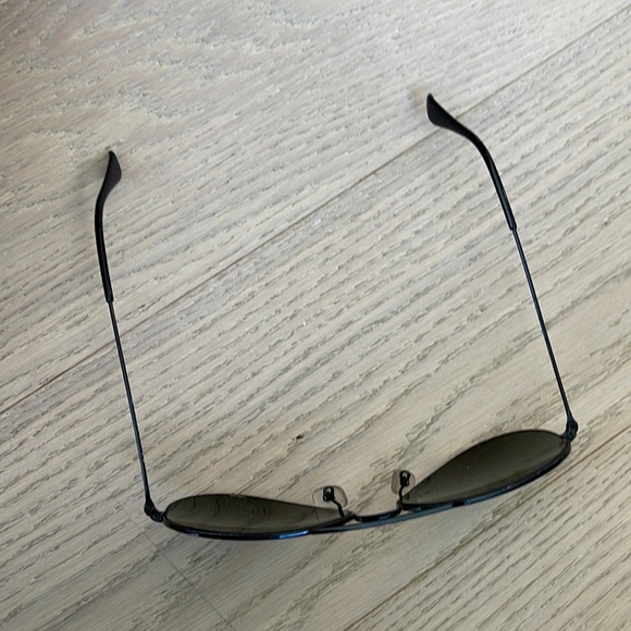 Ray-Ban black aviators with case - Picture 3 of 6
